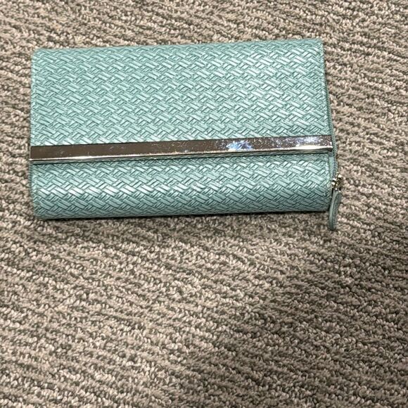Cute wallet gently used - Picture 1 of 4